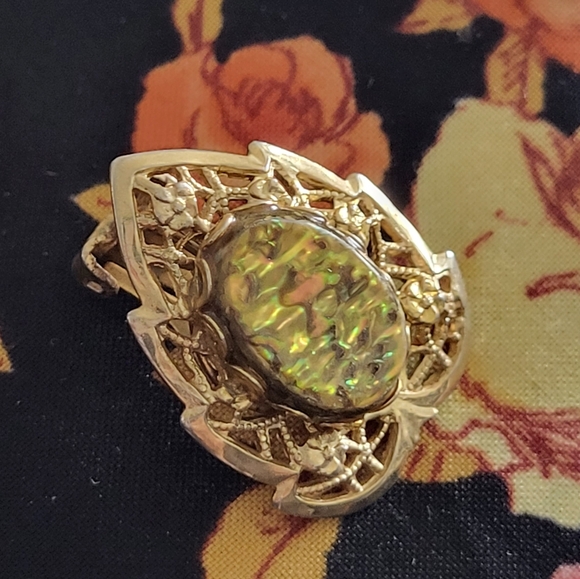 4/$20 🌟Lot of clip-on earrings mismatched. - Picture 4 of 15